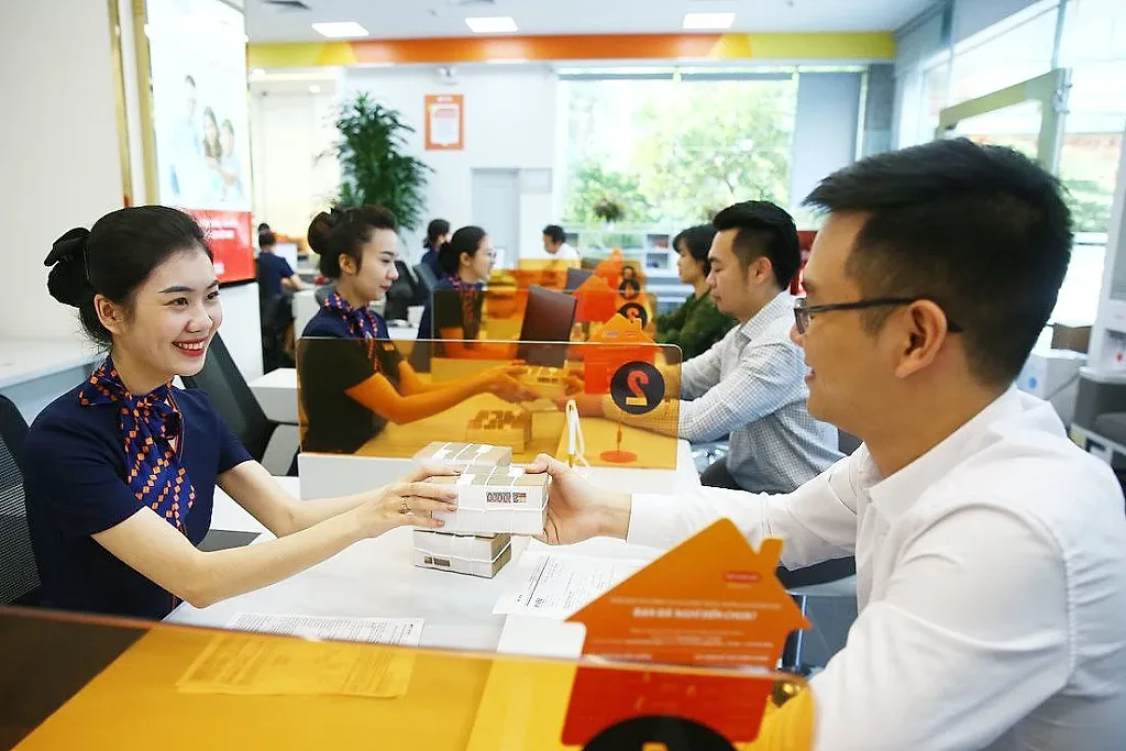 Giảm lãi suất cho vay, biên lãi ròng ngân hàng chịu sức ép ra sao?