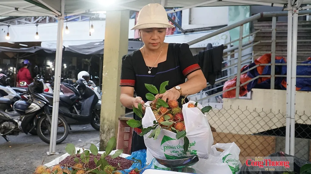 Đà Nẵng: Thương mại xanh từ phiên chợ hạn chế túi nilon