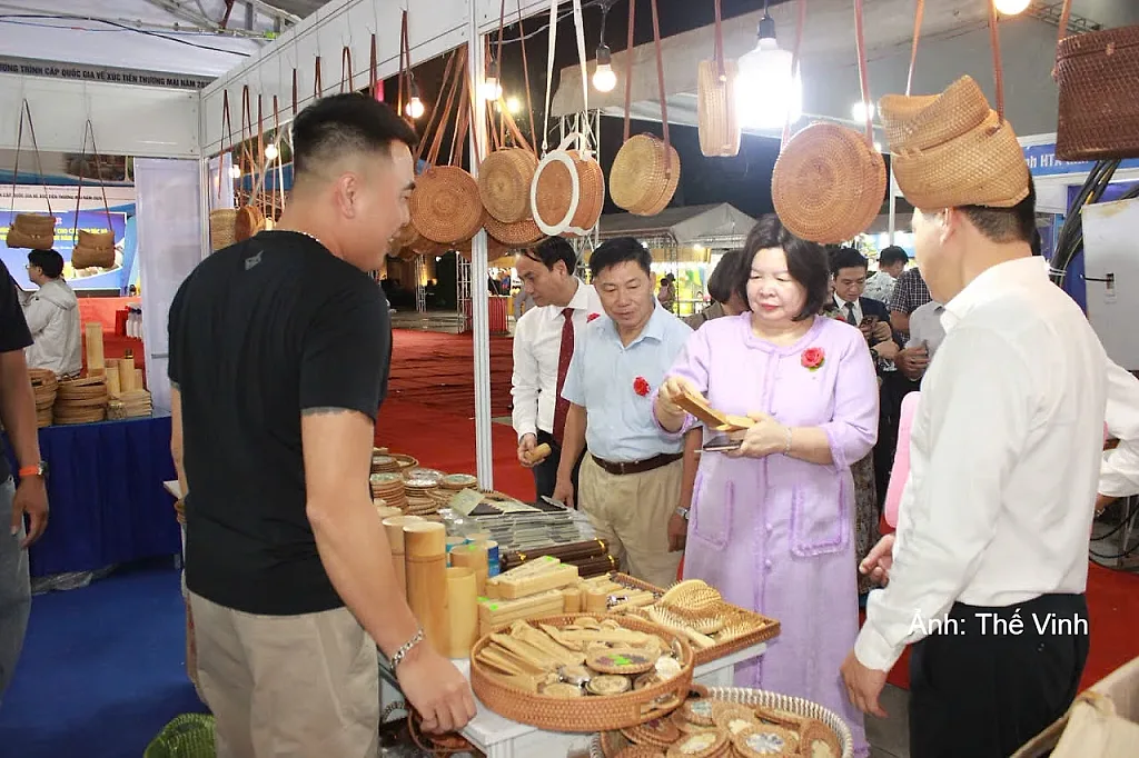 Sôi động Hội chợ xúc tiến thương mại cho các hợp tác xã tại khu vực miền Nam